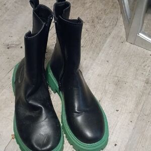 Women's Black and Green Winter Boots